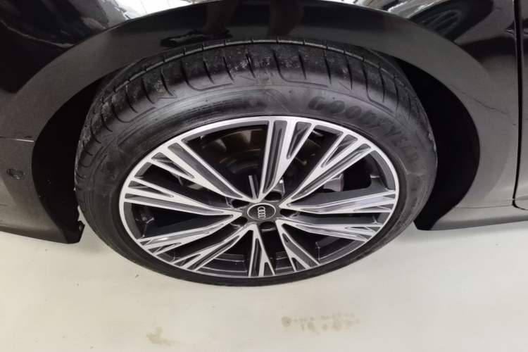 Used Audi A6L 2025 45 TFSI quattro Prestige Dynamic Edition Right Rear Wheel Hub