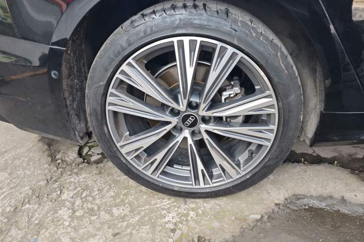 Used Audi A6L 2025 Restyled 45 TFSI quattro Prestige Dynamic Edition Right Rear Wheel Hub
