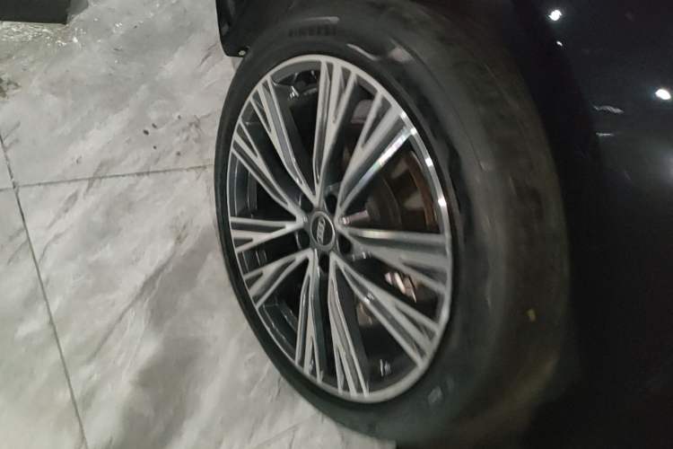 Used Audi A6L 2025 Restyled 45 TFSI quattro Prestige Dynamic Edition Right Rear Wheel Hub