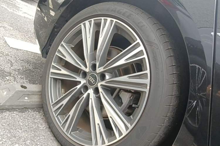 Used Audi A6L 2025 Revised 45 TFSI Prestige Dynamic Edition Right Rear Wheel Hub
