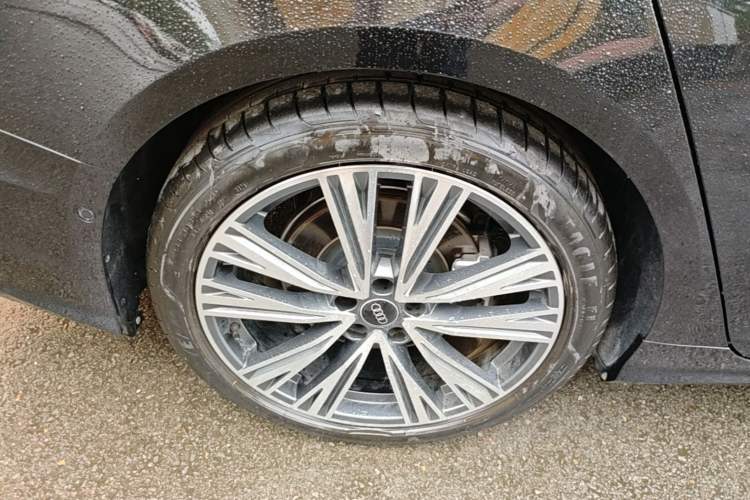 Used Audi A6L 2025 Restyled 45 TFSI quattro Prestige Dynamic Edition Right Rear Wheel Hub