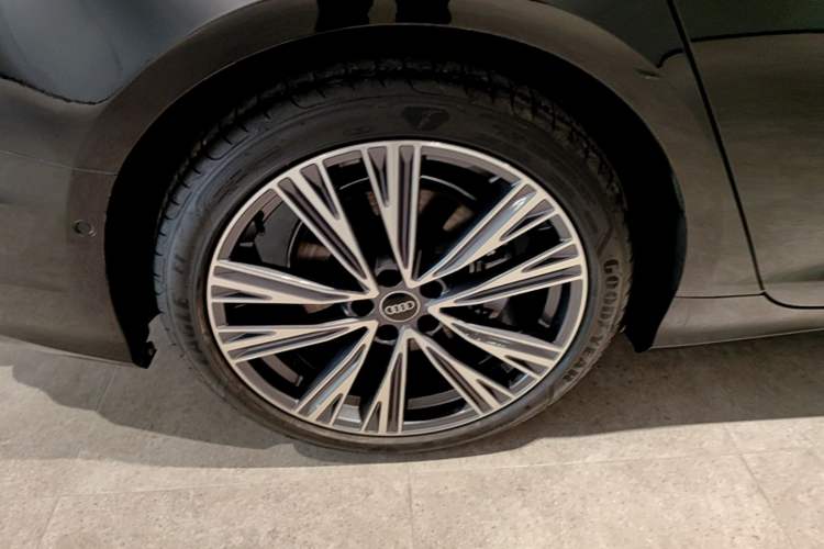 Used Audi A6L 2025 Revised 45 TFSI Prestige Dynamic Edition Right Rear Wheel Hub