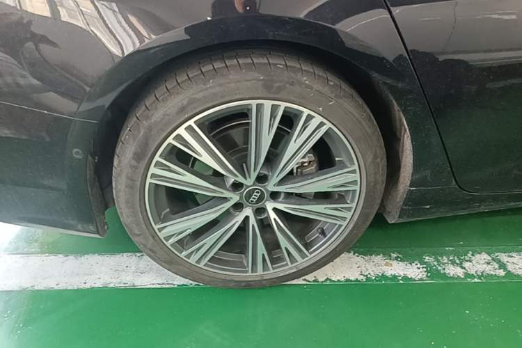 Used Audi A6L 2025 Revised 45 TFSI Prestige Dynamic Edition Right Rear Wheel Hub