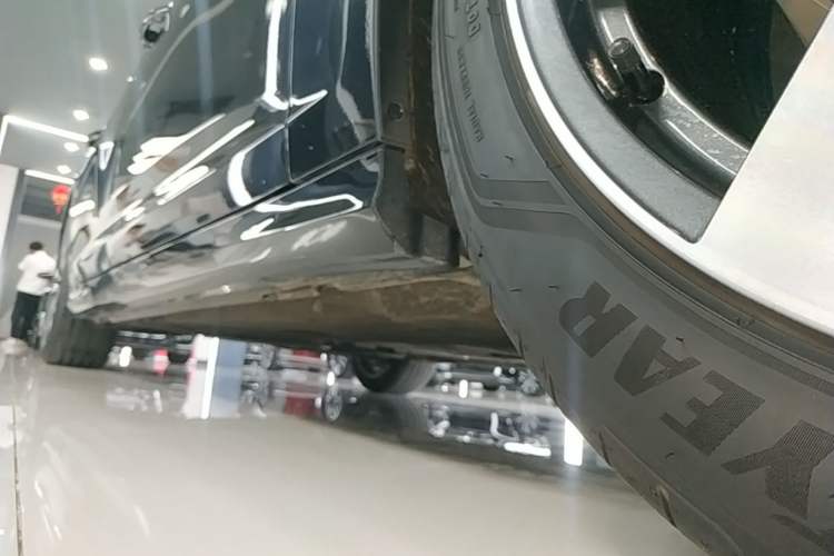 Used Audi A6L 2025 Revised 40 TFSI Luxury Dynamic Edition Right Side Sill