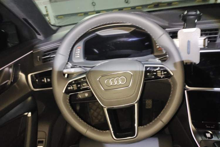 Used Audi A6L 2025 Revised 40 TFSI Luxury Dynamic Edition Steering Wheel