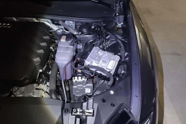 Used Audi A6L 2025 45 TFSI quattro Prestige Dynamic Edition Engine Bay Left