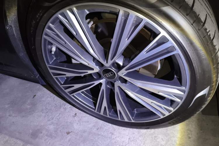 Used Audi A6L 2025 45 TFSI quattro Prestige Dynamic Edition Right Front Wheel Hub