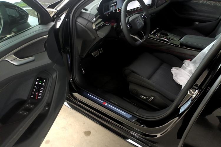 Used Audi A6L 2026 Model 2.0T Premium Elegant Edition Driver Seat