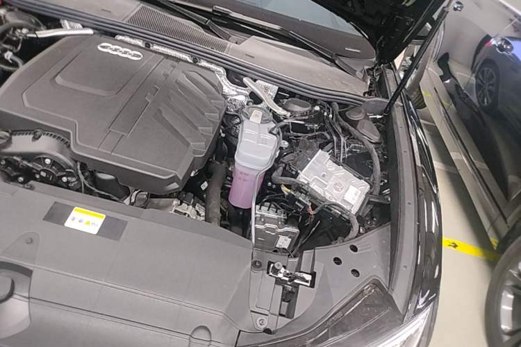 Used Audi A6L 2026 45 TFSI Prestige Dynamic Edition Engine Bay Left