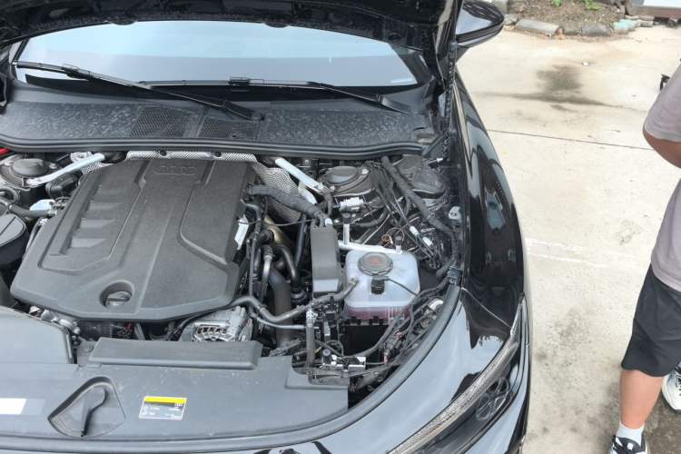 Used Audi A6L 2026 Model 2.0T Premium Elegant Edition Engine Bay Left