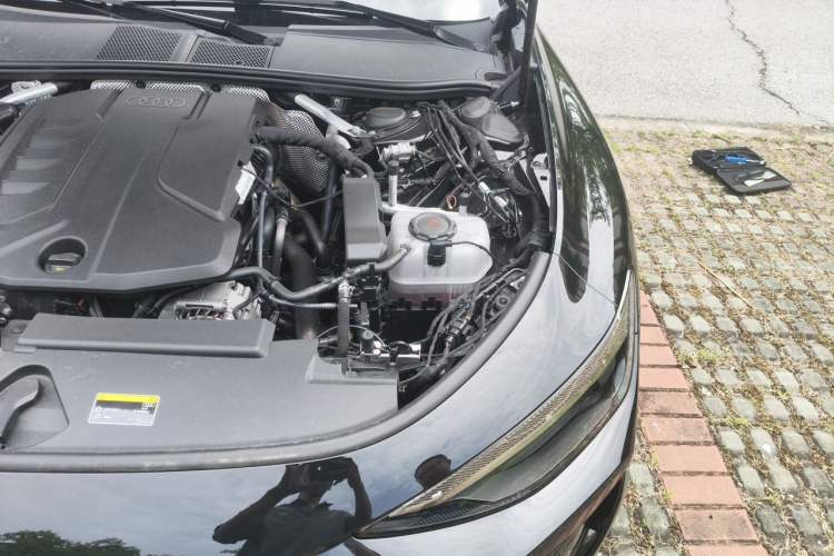 Used Audi A6L 2026 Model 2.0T Selected Elegant Edition Engine Bay Left