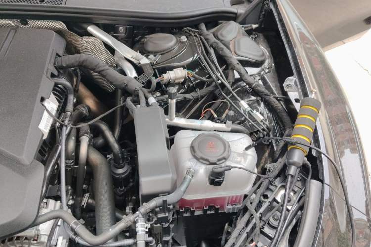 Used Audi A6L 2026 Model 2.0T Premium Elegant Edition Engine Bay Left