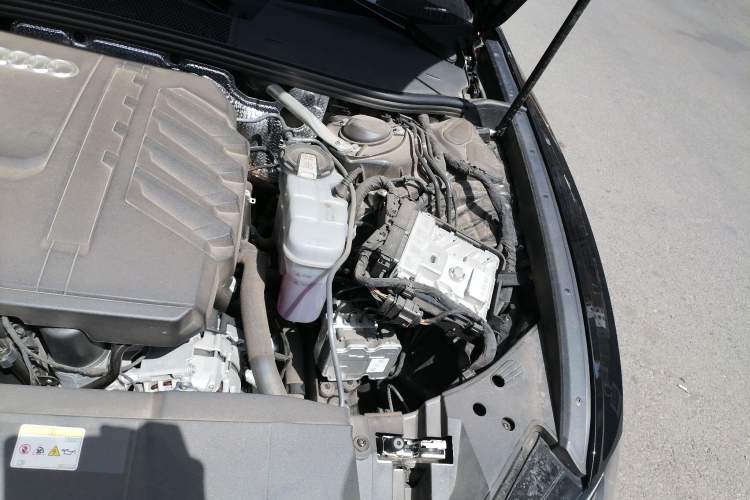 Used Audi A6L 2026 45 TFSI Prestige Dynamic Edition Engine Bay Left