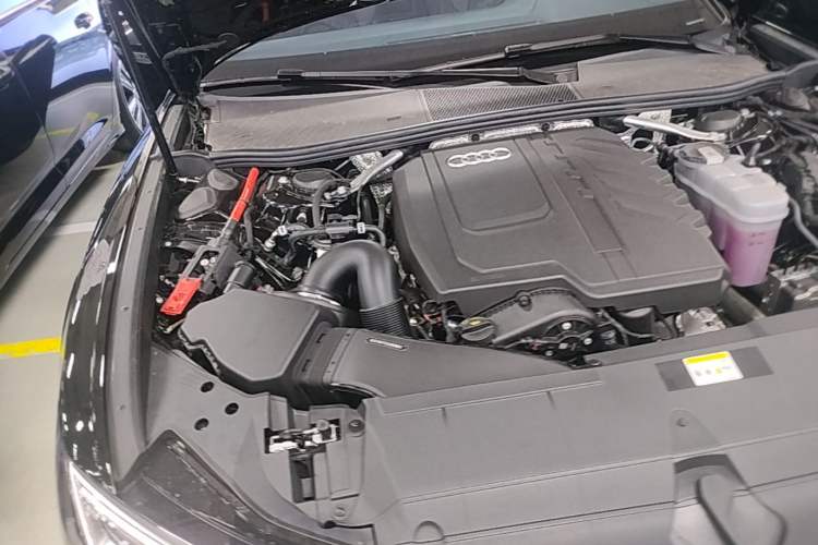 Used Audi A6L 2026 45 TFSI Prestige Dynamic Edition Engine Bay Right