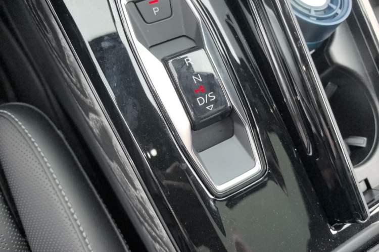 Used Audi A6L 2026 Model 2.0T Premium Elegant Edition Gear Lever