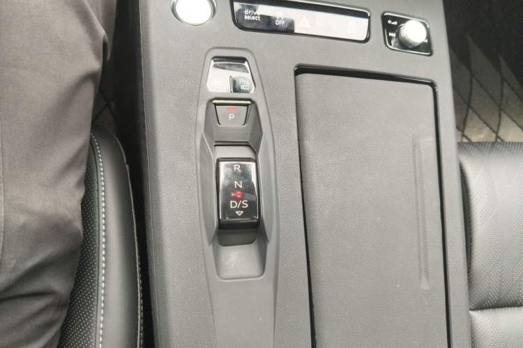 Used Audi A6L 2026 Model 2.0T Selected Elegant Edition Gear Lever