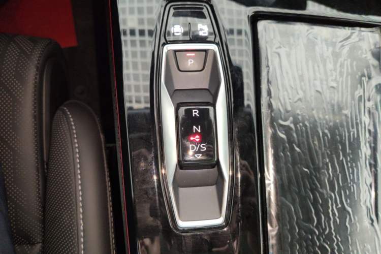 Used Audi A6L 2026 Model 2.0T quattro Premium Elegant Edition Gear Lever