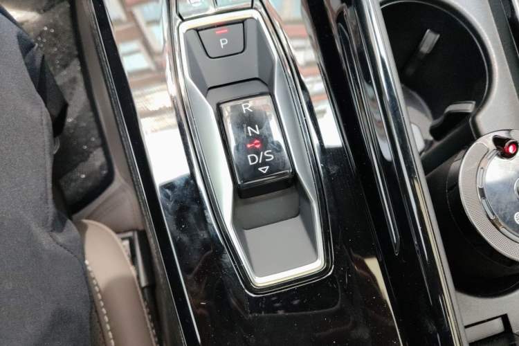 Used Audi A6L 2026 Model 2.0T Premium Elegant Edition Gear Lever