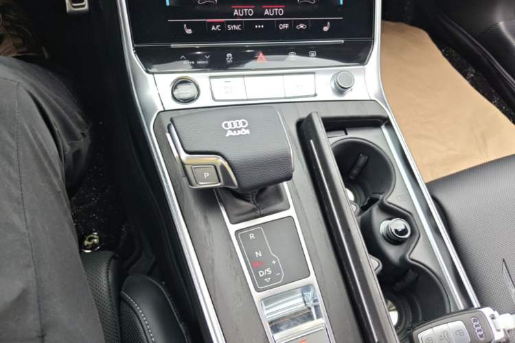 Used Audi A6L 2026 45 TFSI quattro Prestige Dynamic Edition + Premium Package Gear Lever