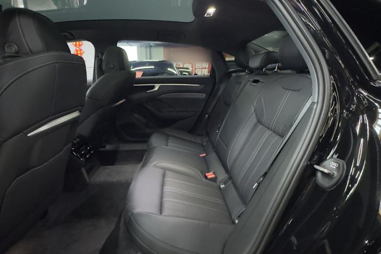 Used Audi A6L 2026 Model 2.0T Selected Elegant Edition Interior 2