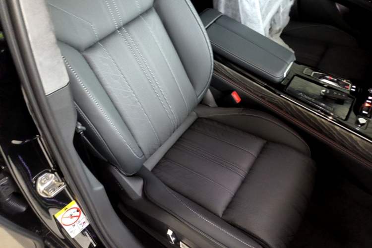 Used Audi A6L 2026 Model 2.0T Premium Elegant Edition Right Front Seat