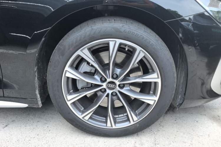 Used Audi A6L 2026 Model 2.0T Premium Elegant Edition Right Front Wheel Hub