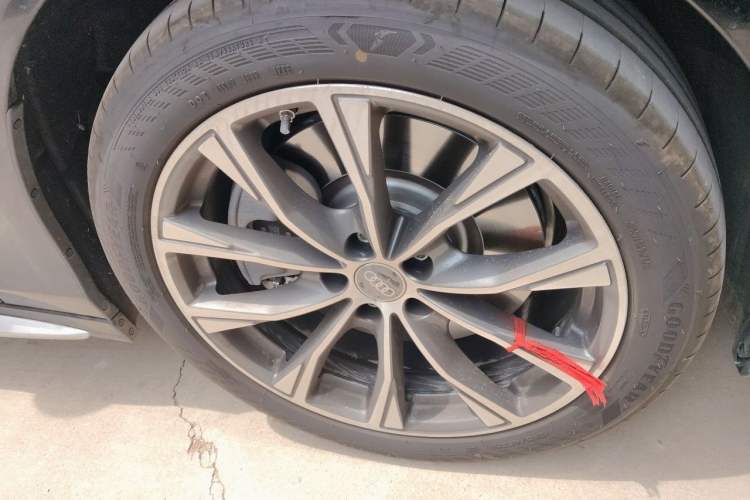 Used Audi A6L 2026 Model 2.0T Premium Elegant Edition Right Front Wheel Hub