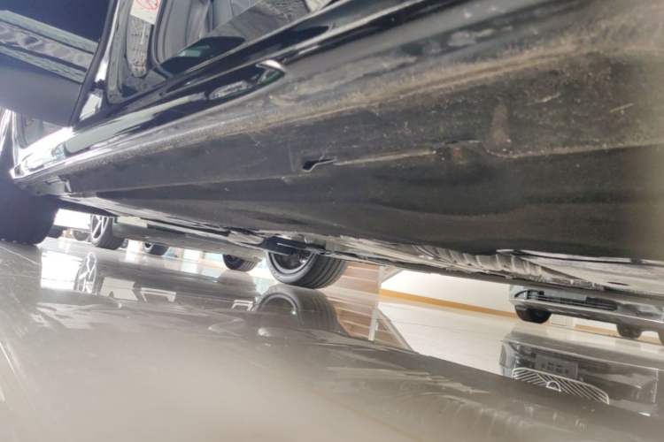 Used Audi A6L 2026 Model 2.0T quattro Premium Elegant Edition Right Side Sill