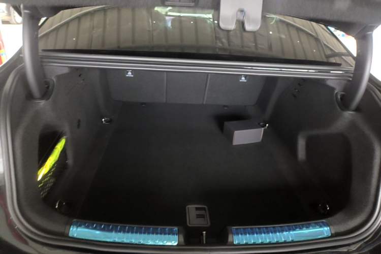 Used Audi A6L 2026 Model 2.0T Premium Elegant Edition Trunk