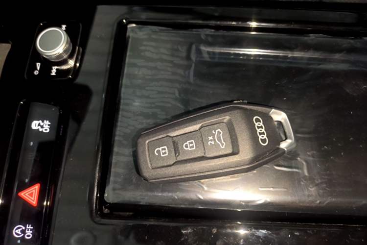 Used Audi A6L 2026 Model 2.0T Premium Elegant Edition Vehicle Key