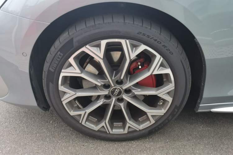 Used Audi A6L 2026 Model 2.0T quattro Premium Elegant Edition Left Front Wheel Hub