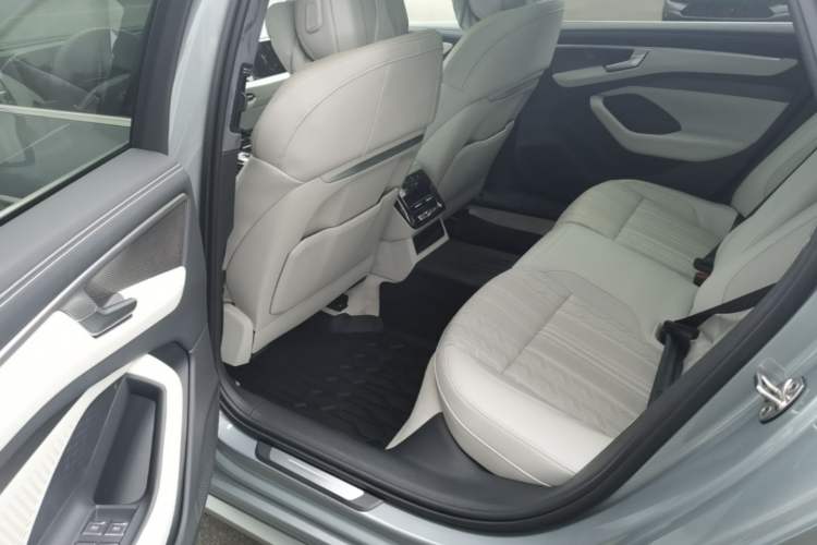 Used Audi A6L 2026 Model 2.0T quattro Premium Elegant Edition Left Rear Seat