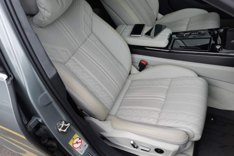 Used Audi A6L 2026 Model 2.0T quattro Premium Elegant Edition Right Front Seat