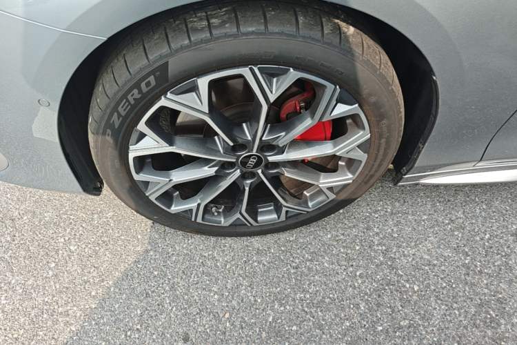 Used Audi A6L 2026 Model 2.0T quattro Premium Elegant Edition Left Front Wheel Hub
