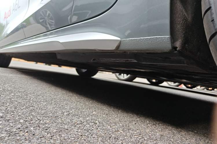 Used Audi A6L 2026 Model 2.0T quattro Premium Elegant Edition Left Side Sill
