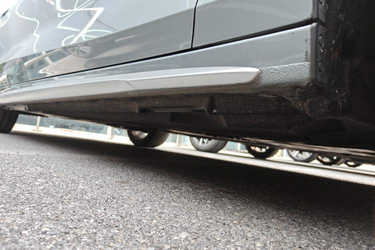 Used Audi A6L 2026 Model 2.0T quattro Premium Elegant Edition Right Side Sill