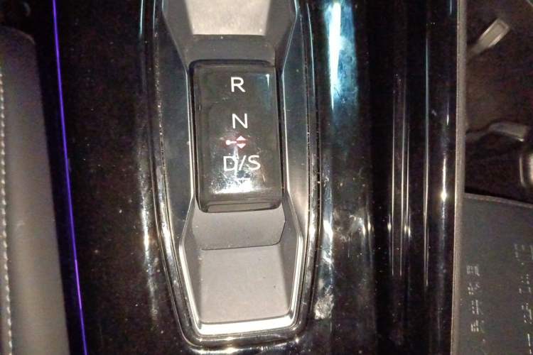 Used Audi A6L 2026 Model 2.0T quattro Premium Elegant Edition Gear Lever