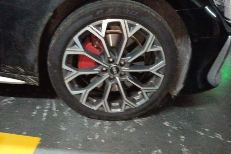 Used Audi A6L 2026 Model 2.0T quattro Premium Elegant Edition Right Front Wheel Hub