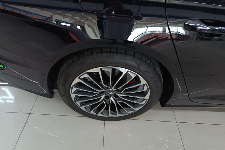 Used Audi A6L New Energy 2020 55 TFSI e quattro Right Rear Wheel Hub