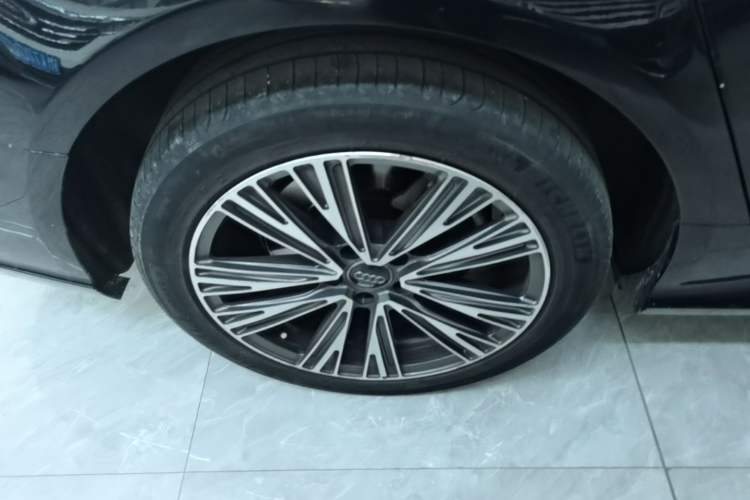 Used Audi A6L New Energy 2018 40 e-tron Right Rear Wheel Hub