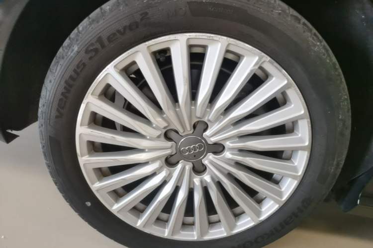 Used Audi A6L New Energy 2018 40 e-tron Right Rear Wheel Hub
