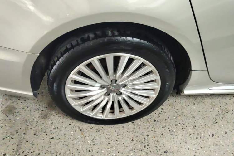 Used Audi A6L New Energy 2018 40 e-tron Right Rear Wheel Hub