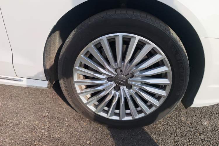 Used Audi A6L New Energy 2018 40 e-tron Right Front Wheel Hub