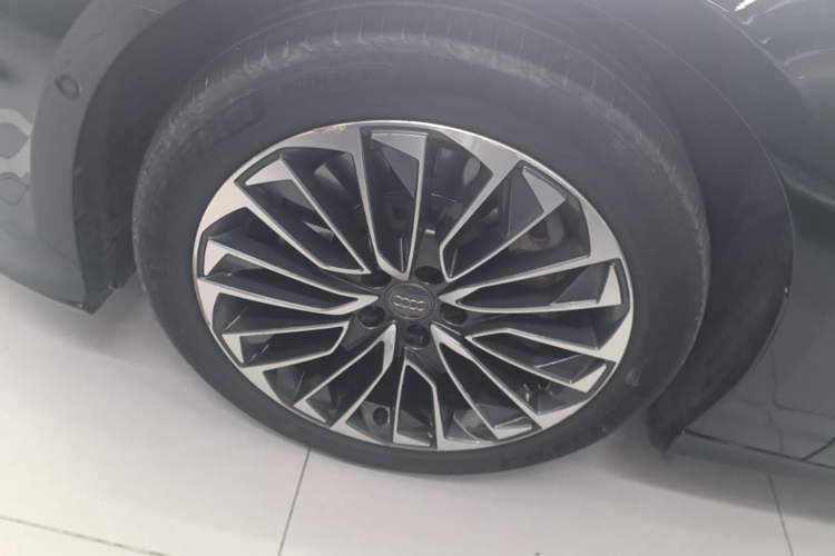 Used Audi A6L New Energy 2020 55 TFSI e quattro Left Front Wheel Hub