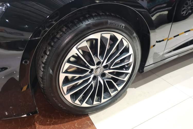 Used Audi A6L New Energy 2020 55 TFSI e quattro Left Front Wheel Hub