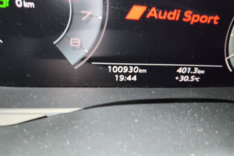 Used Audi A6L New Energy 2020 55 TFSI e quattro Odometer Close Up