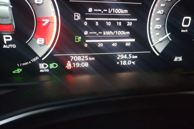 Used Audi A6L New Energy 2020 55 TFSI e quattro Odometer Close Up