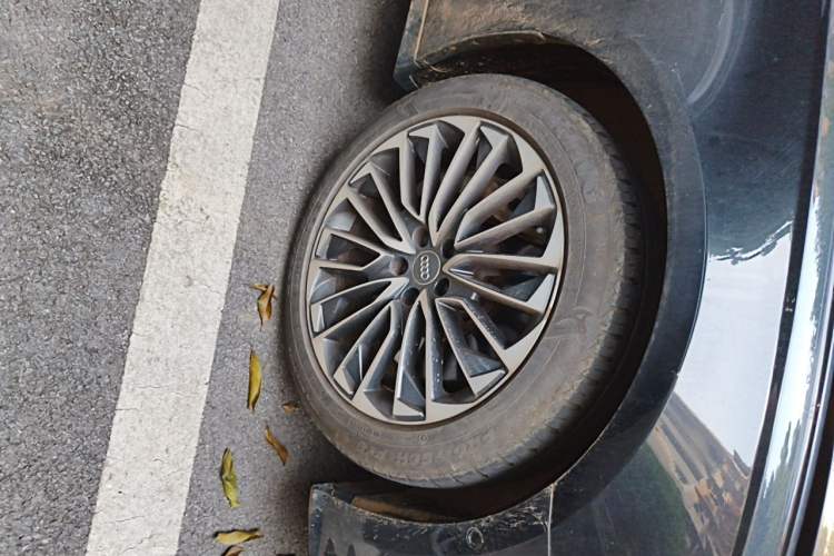 Used Audi A6L New Energy 2020 55 TFSI e quattro Right Front Wheel Hub