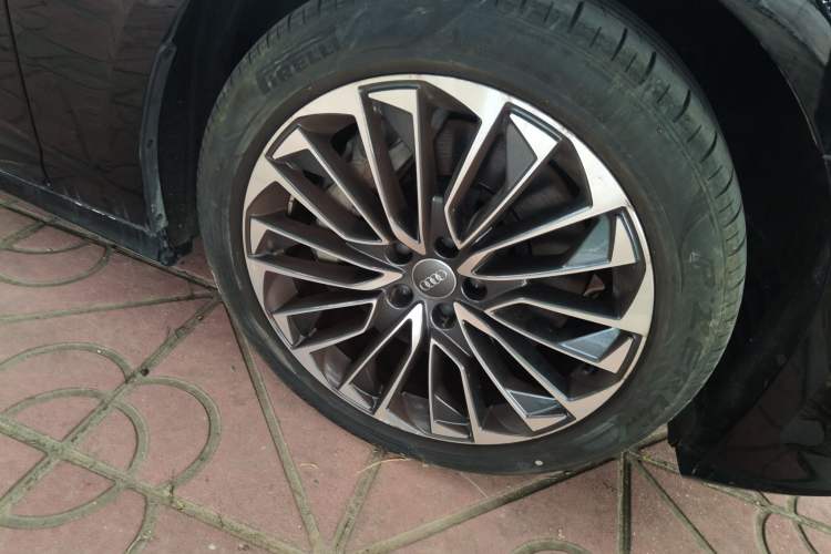 Used Audi A6L New Energy 2020 55 TFSI e quattro Right Front Wheel Hub