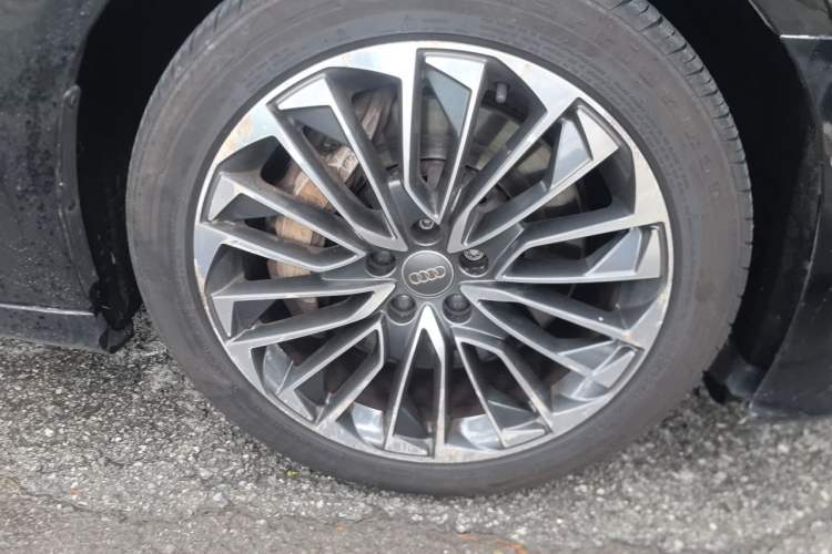 Used Audi A6L New Energy 2020 55 TFSI e quattro Right Front Wheel Hub
